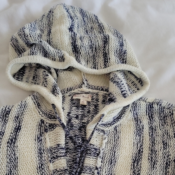Hem & Thread Navy and Cream Hooded Sweater - Picture 4 of 7